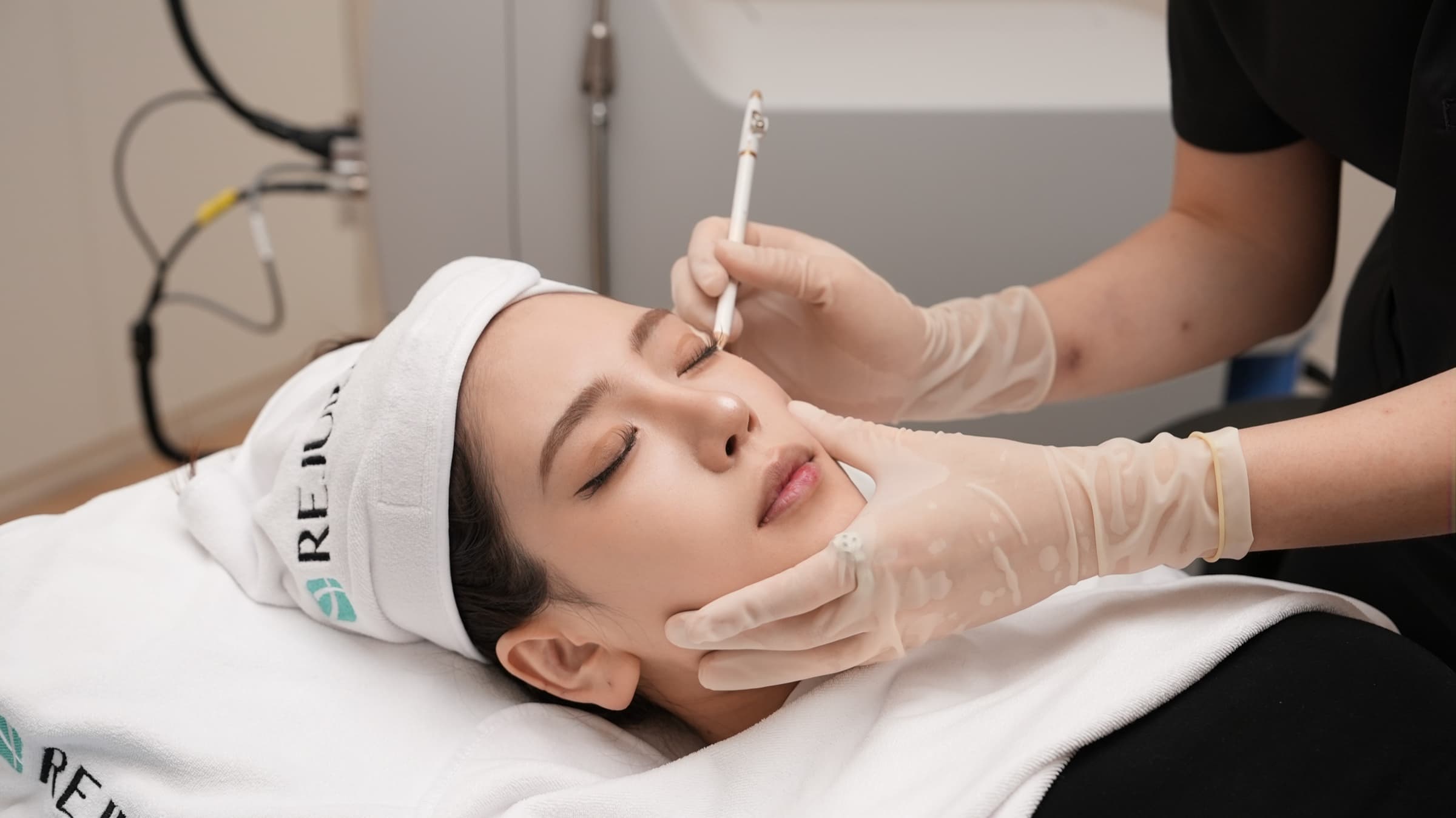 A REJURAN skin-boosting session, pre-treatment marking